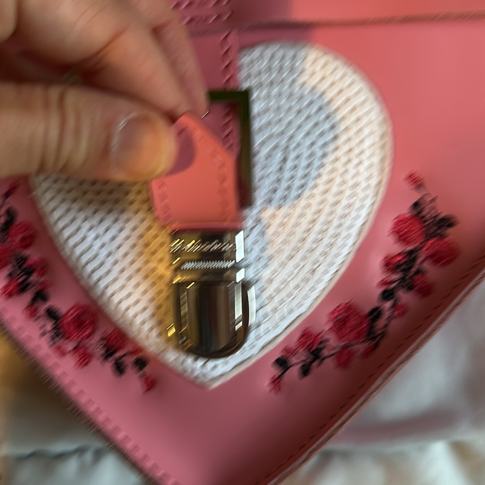 Dr Martens Pink Heart-Shaped Women's Bag - Picture 15 of 16